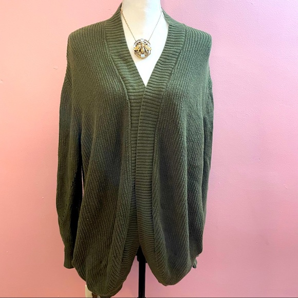 American Eagle Outfitters Sweaters - American Eagle Outfitters Oversized Long Sleeved Chunky Cardigan Sweater